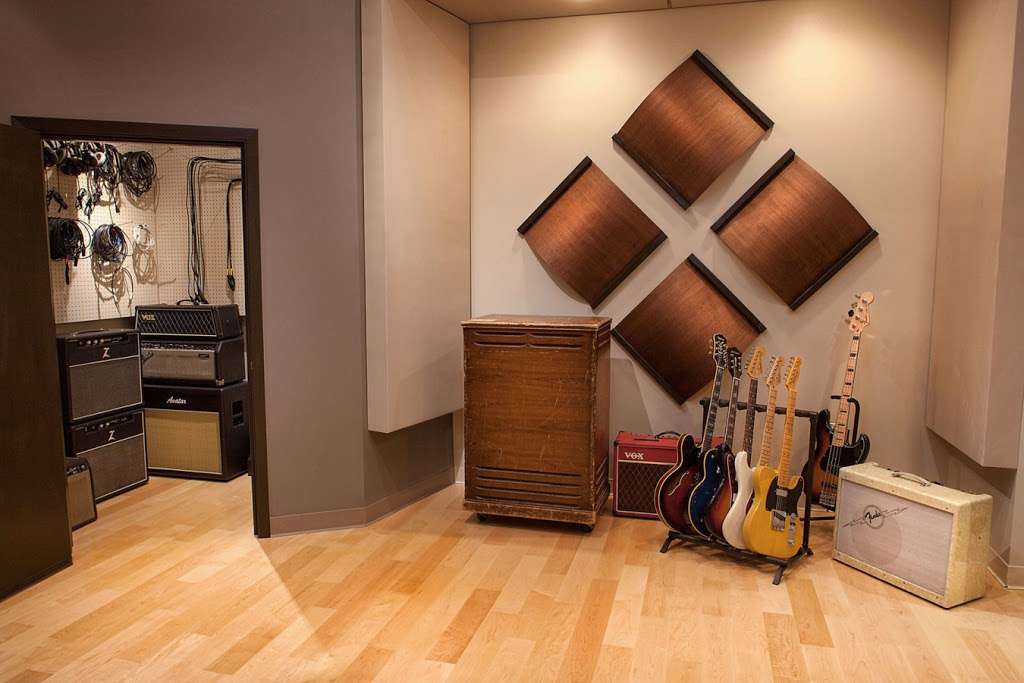 Edgewater Studios | 3030 Edgewater Dr #103, Sugar Land, TX 77478, USA | Phone: (832) 500-4272