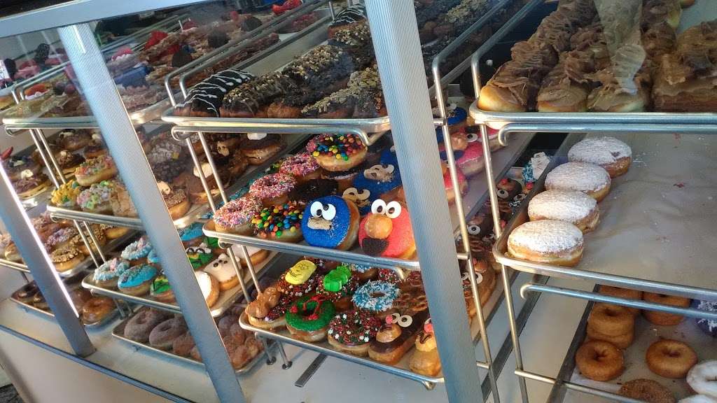 Colorado Donuts | #14, 1578 Colorado Blvd, Eagle Rock, CA 90041, USA | Phone: (323) 340-1962