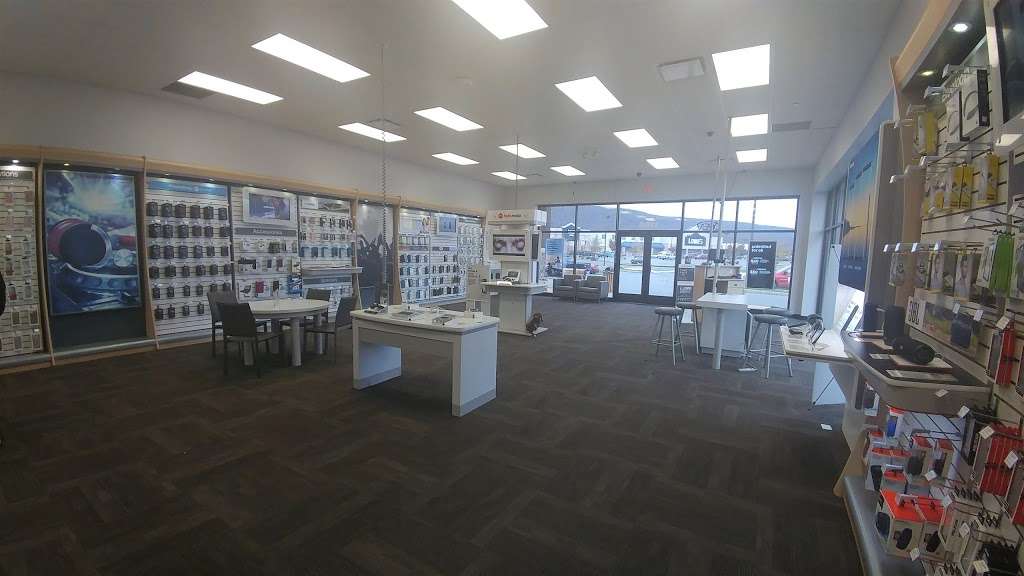 Verizon Authorized Retailer – GoWireless | 1700 Tilden Ridge Dr #A100, Hamburg, PA 19526, USA | Phone: (610) 562-5010