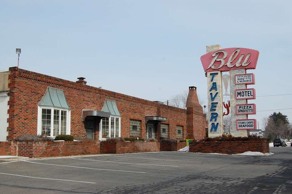 Blu Tavern Restaurant & Motel | 1323 Bunting St, Pottsville, PA 17901, USA | Phone: (570) 544-9919