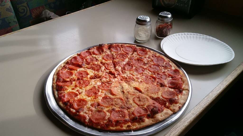Straw Hat Pizza | 186 San Mateo Rd, Half Moon Bay, CA 94019, USA | Phone: (650) 726-2758