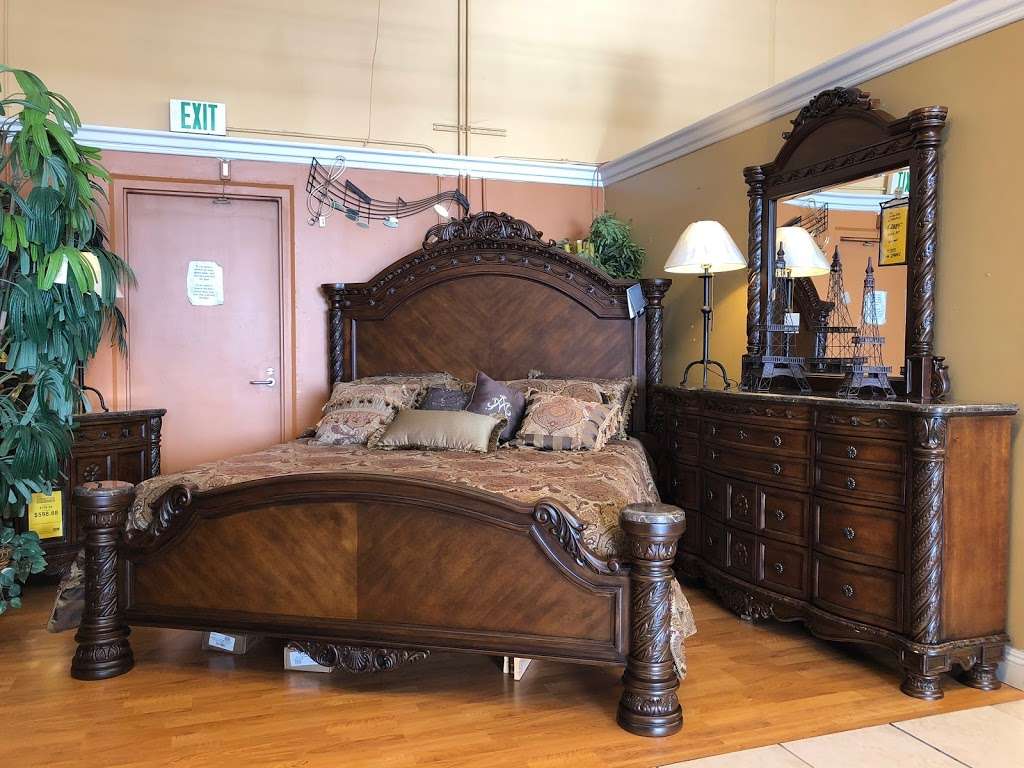 The Furniture Warehouse | 995 Bay Blvd #102, Chula Vista, CA 91911, USA | Phone: (619) 426-2727