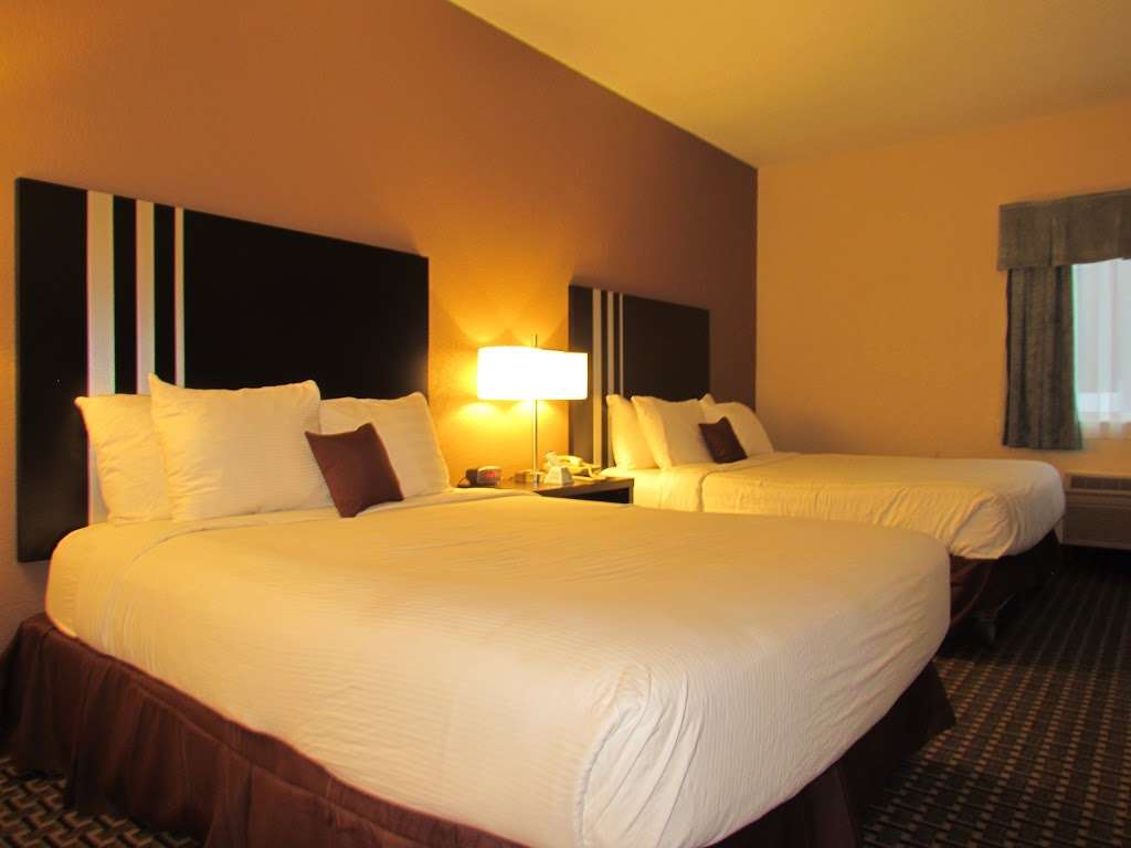 Ramada by Wyndham Glendale Heights/Lombard | 780 E N Ave, Glendale Heights, IL 60139 | Phone: (630) 942-9500