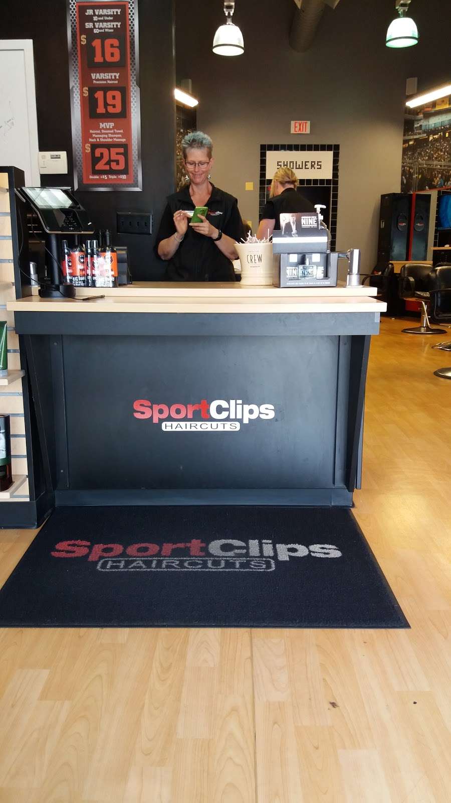 Sport Clips Haircuts of Willowbrook Town Center | 7185 South Kingery Hwy Unit L3, Willowbrook, IL 60527, USA | Phone: (630) 455-0516