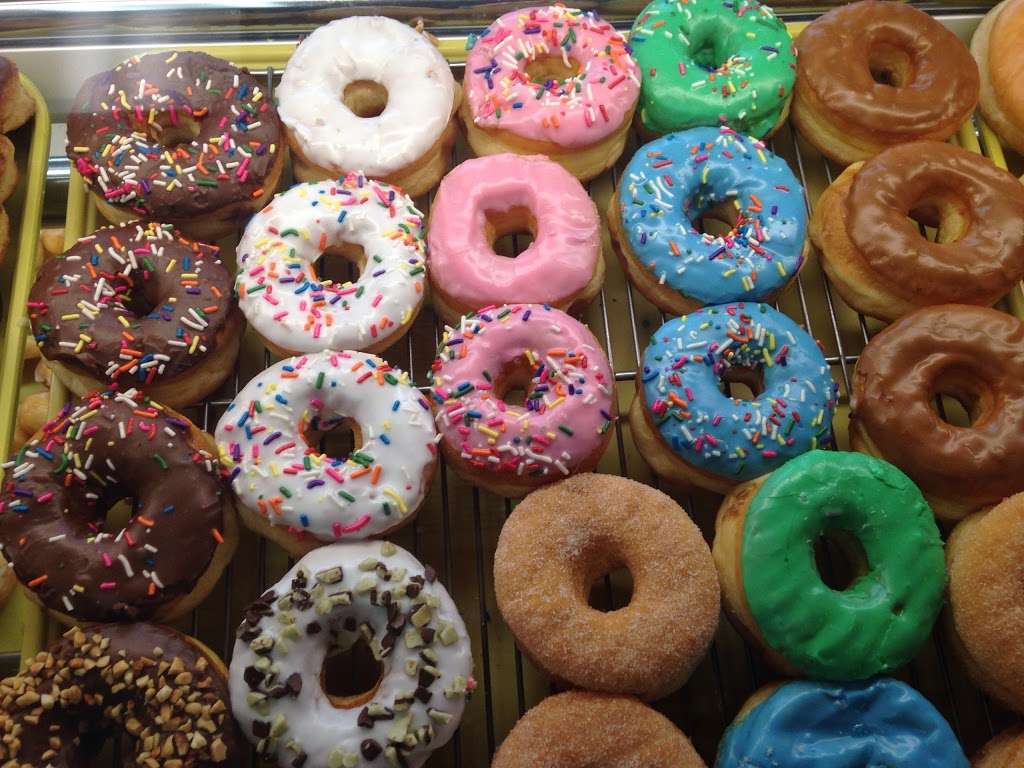 Linna Donuts | 8148 Emmett F Lowry Expy, Texas City, TX 77591, USA | Phone: (409) 938-1112