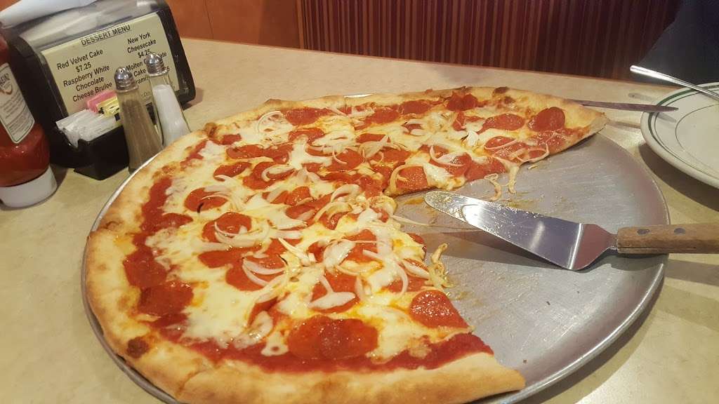 Kings New York Pizza | 44 Worchester Drive, Falling Waters, WV 25419, USA | Phone: (304) 274-2100
