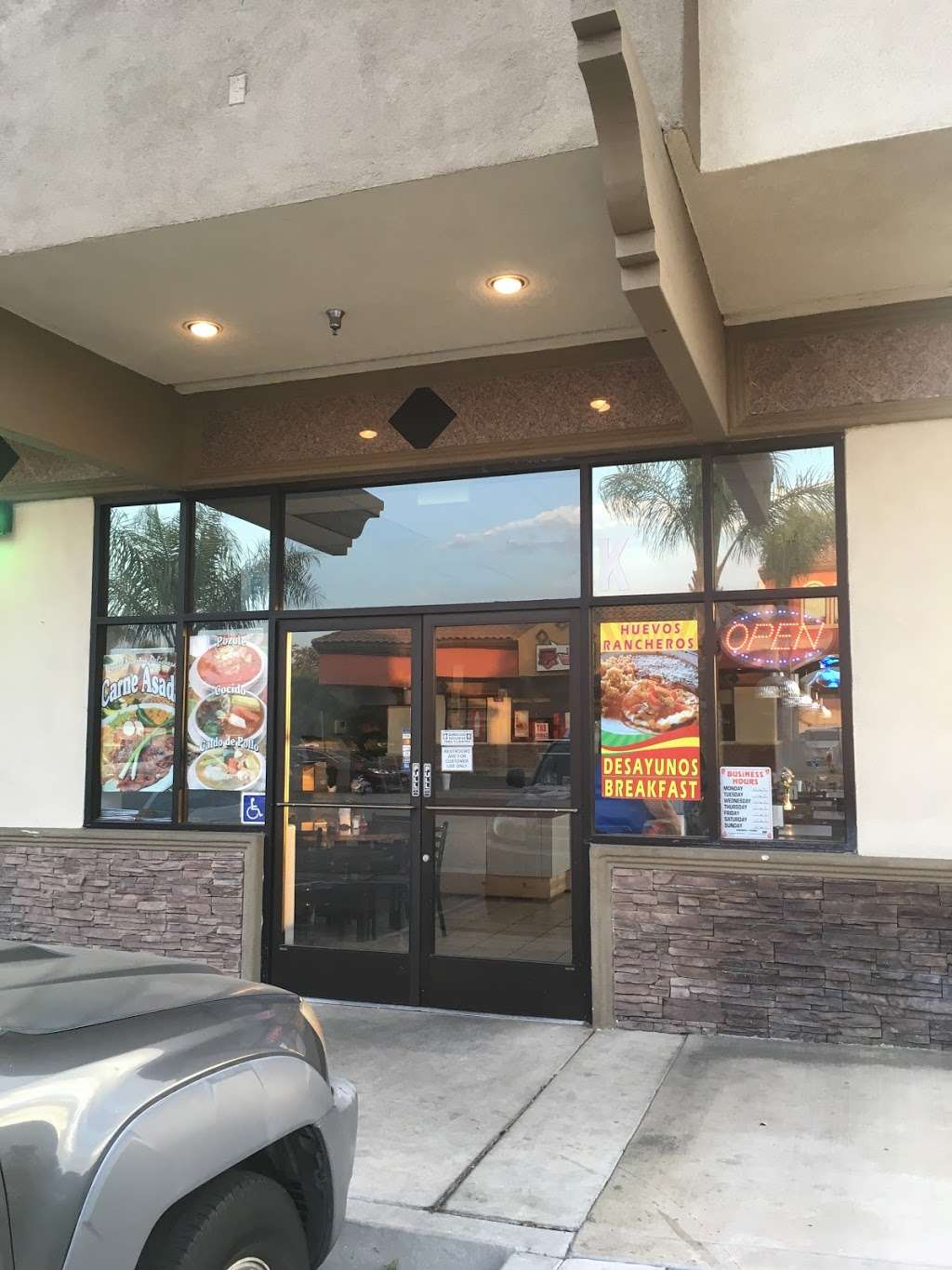 Salvis Pupuseria & Restaurant | 8922 Beech Ave suite k, Fontana, CA 92336, USA | Phone: (909) 695-1021