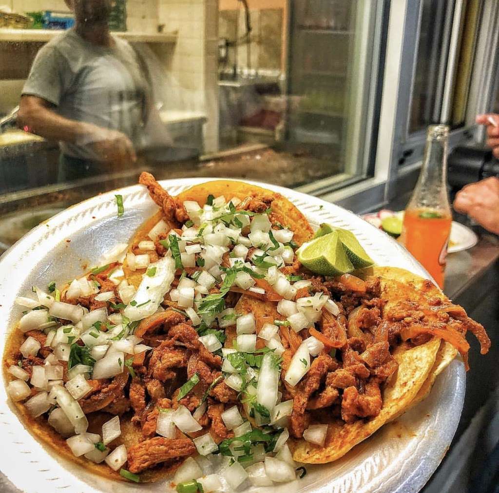 Tacos El Guero | 1924, 6100 St John Ave, Kansas City, MO 64123 | Phone: (816) 863-3475