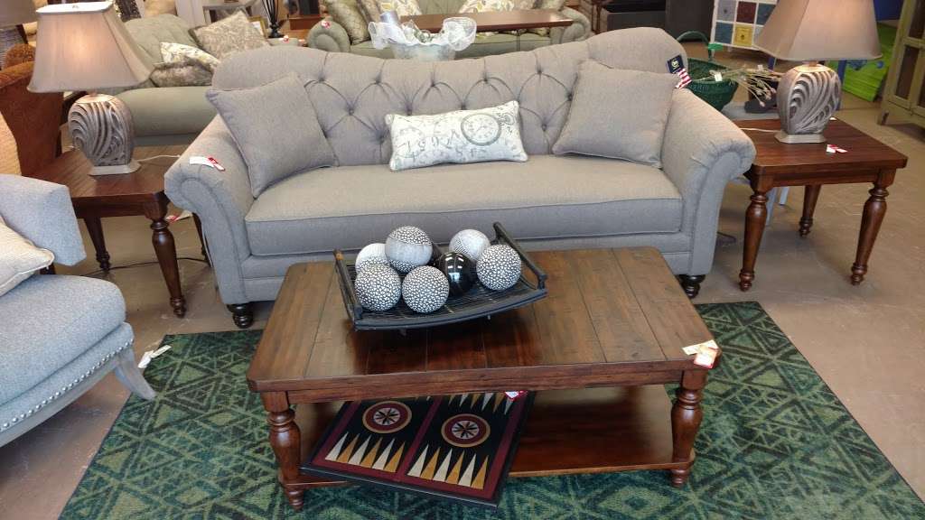 New Leaf Home Furnishings | 2449 Pierce Dr #3, Spring Grove, IL 60081 | Phone: (815) 675-9700