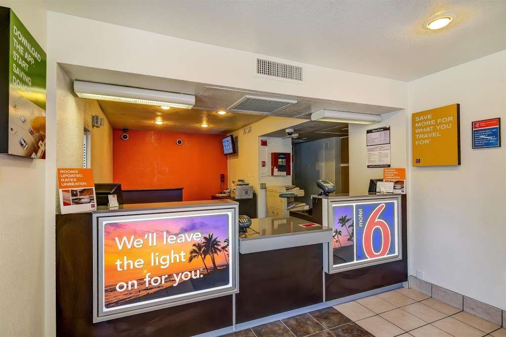 Motel 6 Los Angeles - Sylmar | 12775 Encinitas Ave, Sylmar, CA 91342, USA | Phone: (818) 362-9491