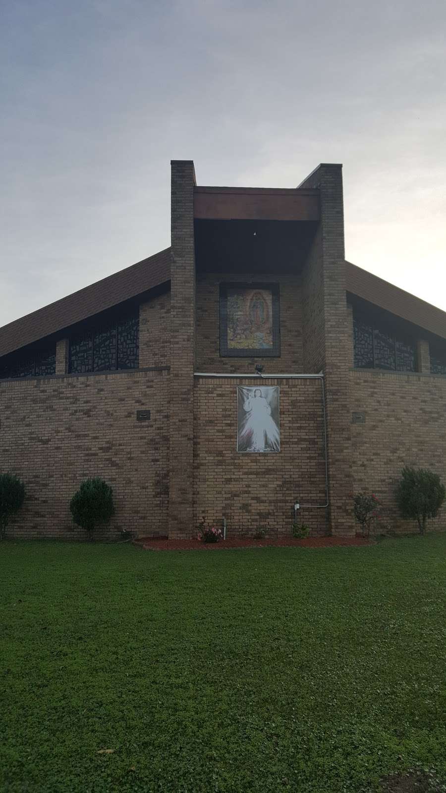 Our Lady of Guadalupe Church | 1124 Beech St, Baytown, TX 77520, USA | Phone: (281) 428-1506