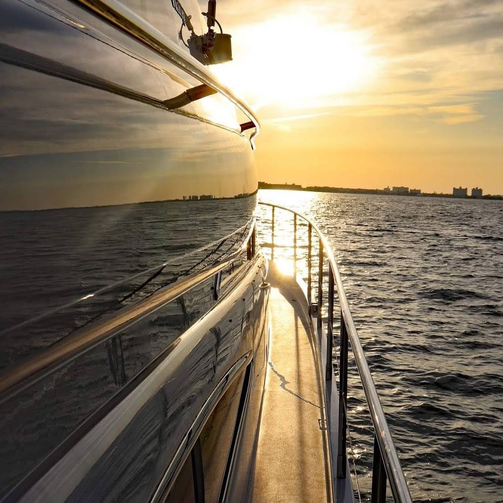 Ultimate YachtLife Charters | 4039 48th Ave S, St. Petersburg, FL 33711, USA | Phone: (877) 766-3817