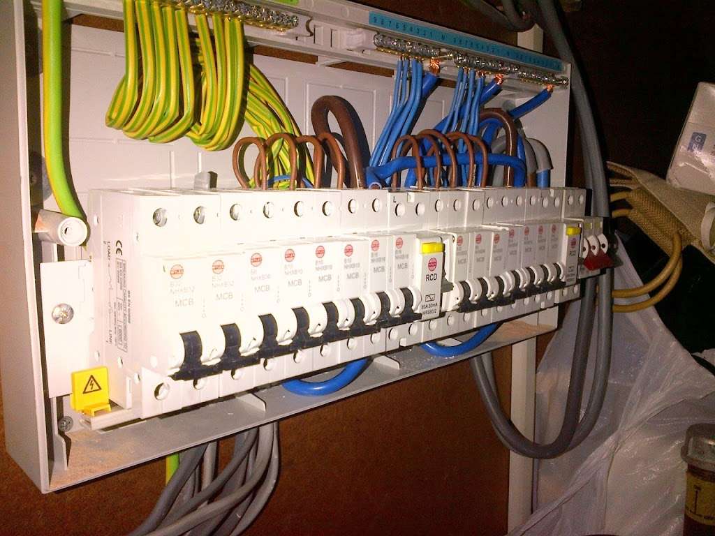 CLN Electrical Services Ltd | Unit 12 Bassett business Units, Hurricane Way, North Weald Bassett, Epping CM16 6AA, UK | Phone: 01992 800548