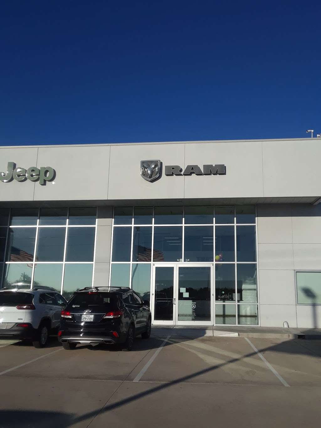 Clear Lake Chrysler Jeep Dodge RAM | 15711 Gulf Fwy, Webster, TX 77598, USA | Phone: (281) 481-1000