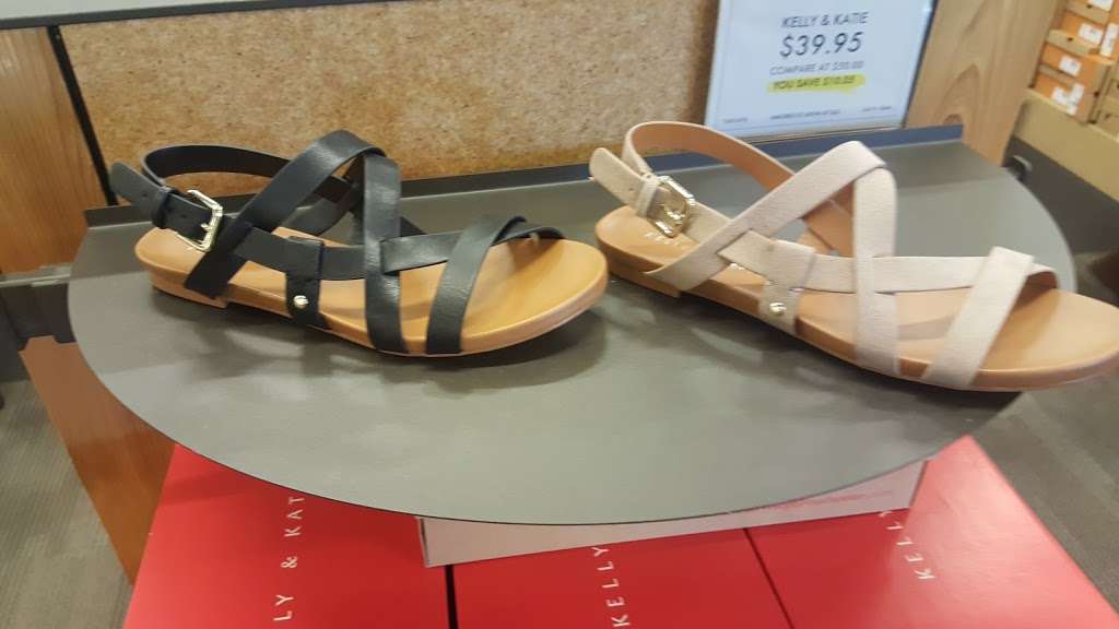 DSW Designer Shoe Warehouse | 290 S Broadway, Salem, NH 03079, USA | Phone: (603) 890-3268