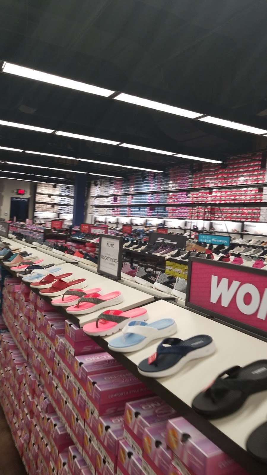 SKECHERS Factory Outlet | 11401 NW 12th St #324, Miami, FL 33172 | Phone: (305) 591-2667