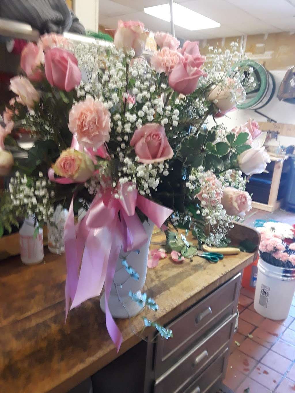Exclusive Flowers and Gifts | 9440 W Peoria Ave, Peoria, AZ 85345, USA | Phone: (623) 240-9043