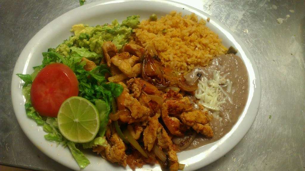 El Canelo | 700 Burnham Ave, Calumet City, IL 60409, USA | Phone: (708) 933-7292