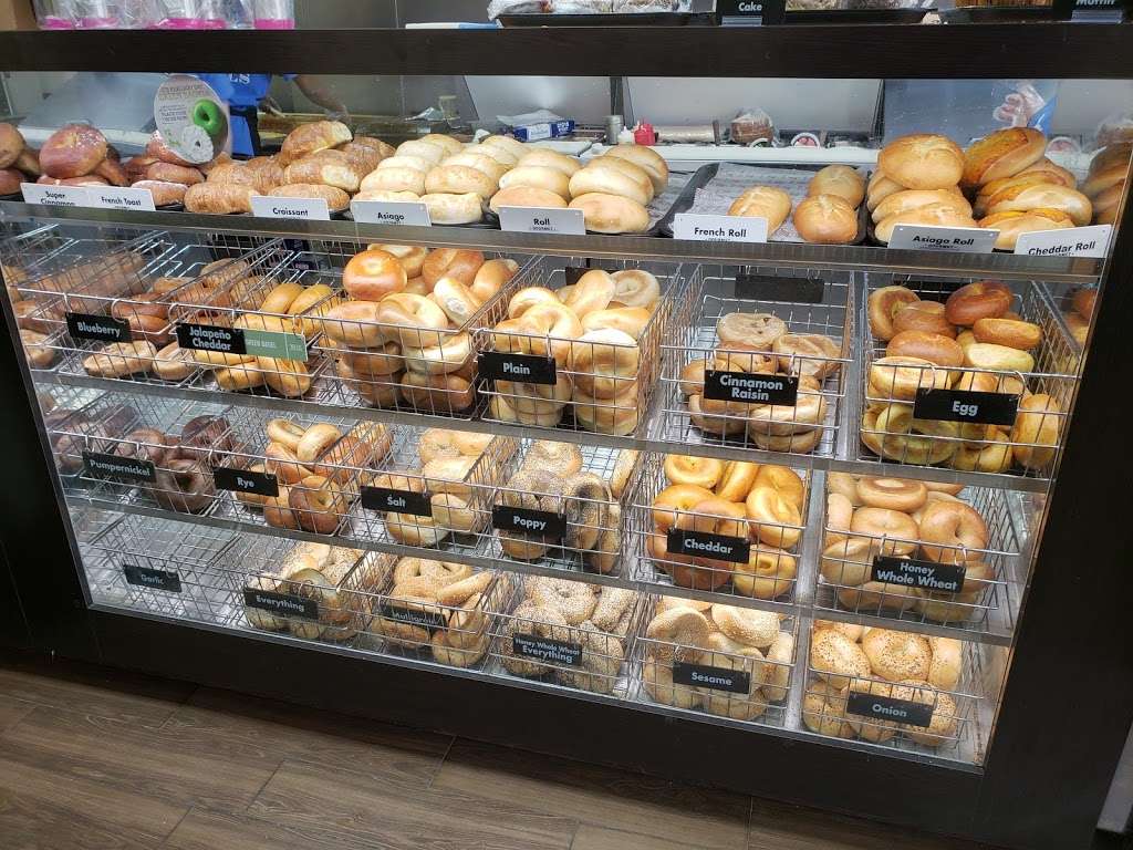 Manhattan Bagel | 881 Main St, Sayreville, NJ 08872 | Phone: (732) 525-0696