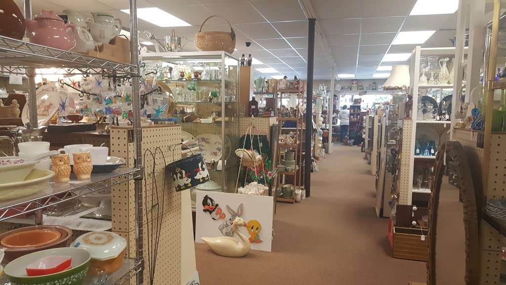 Heritage Antique Center LLC | 2750 N Reading Rd, Reinholds, PA 17569 | Phone: (717) 484-4646