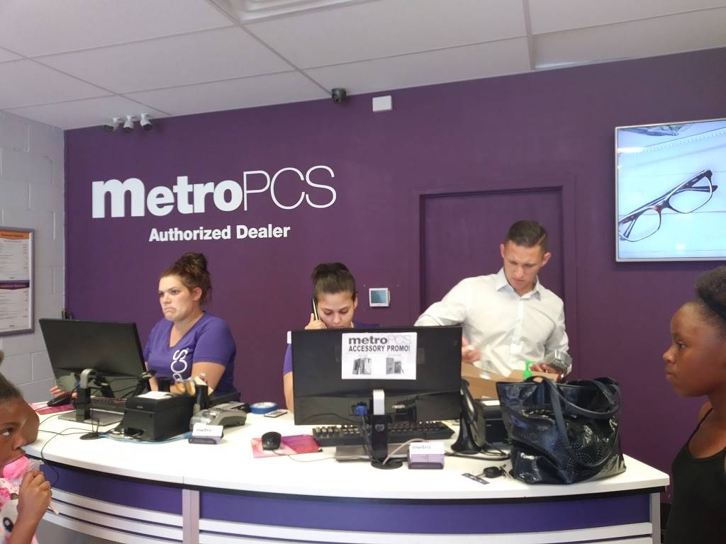 Metro by T-Mobile | 7531 Troost Ave, Kansas City, MO 64131, USA | Phone: (816) 541-3576