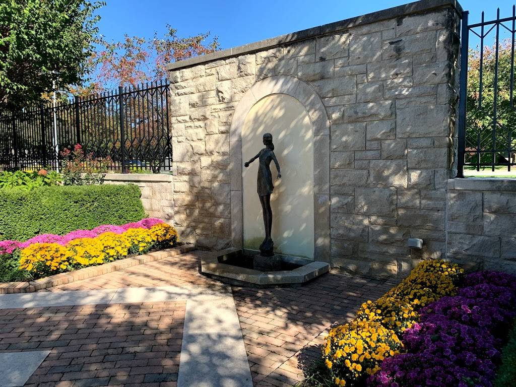 The Ewing and Muriel Kauffman Memorial Garden | 4800 Rockhill Rd, Kansas City, MO 64110, USA | Phone: (816) 932-1200