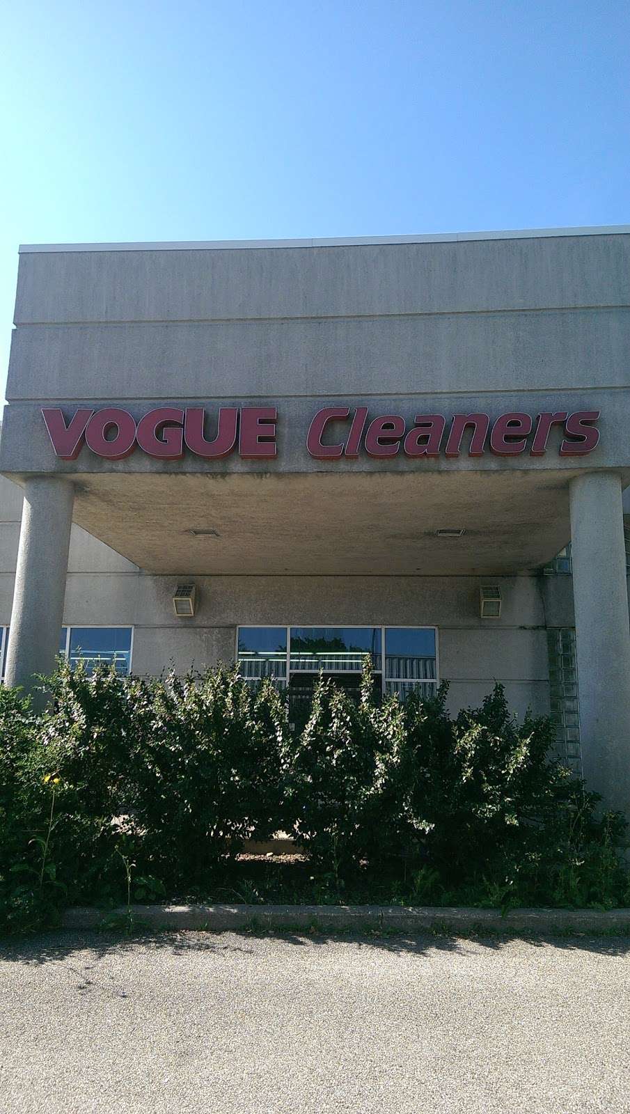Vogue Cleaners Inc | 727 S Eastwood Dr, Woodstock, IL 60098, USA | Phone: (815) 880-5909