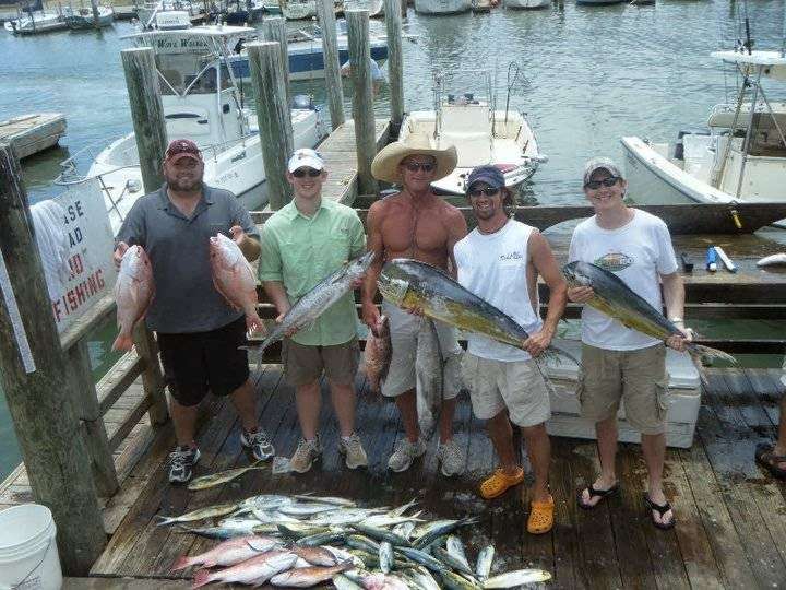 Get Hooked Fishing Charters | 715 N Holiday Dr, Galveston, TX 77550, USA | Phone: (409) 698-7112