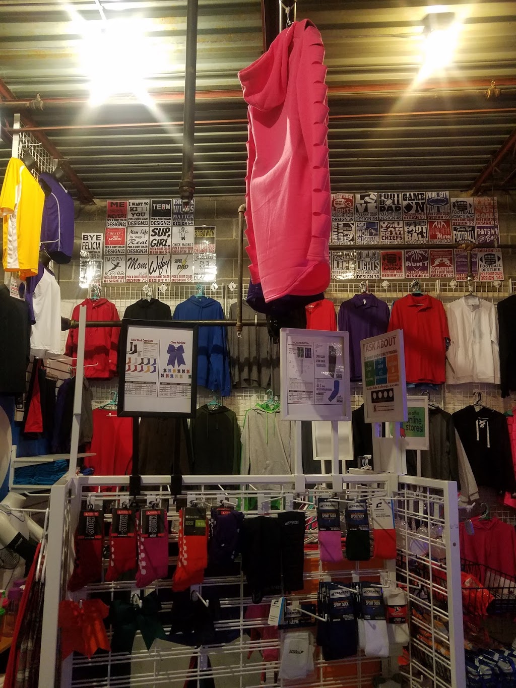 KD Shirt Shop & Sporting Goods | 115 Lew St, Plano, IL 60545, USA | Phone: (630) 273-2050