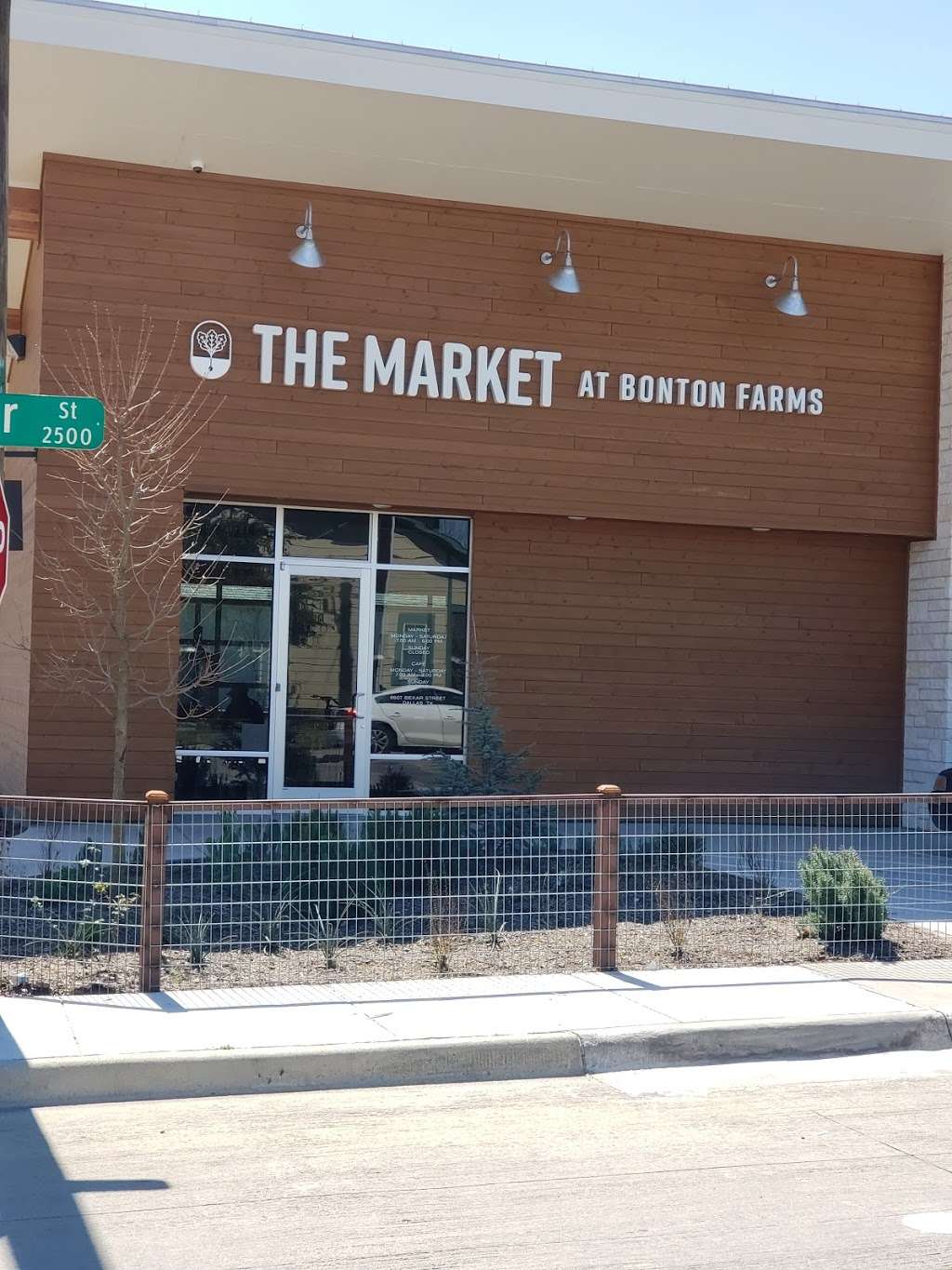 The Market at Bonton Farms | 6907 Bexar St, Dallas, TX 75215, USA | Phone: (972) 379-8979
