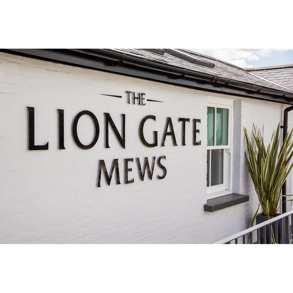 The Lion Gate Mews | Lion Gate, Hampton Court Road, Molesey, East Molesey KT8 9DD, UK | Phone: 07971 267993