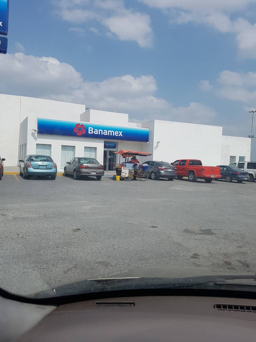 Banamex | Carr. a Anáhuac 7201, La Fe, 88187 Nuevo Laredo, Tamps., Mexico | Phone: 800 021 2345