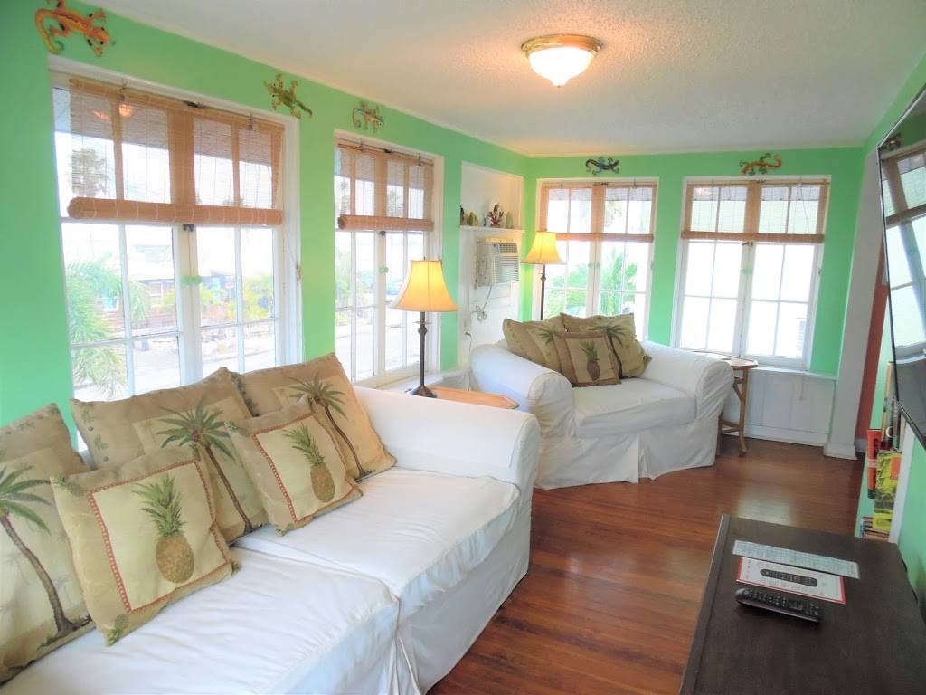 Gulfport Beach Cottage Vacation Home Rental | 3131 56th St S #6019, Gulfport, FL 33707, USA | Phone: (727) 225-2601