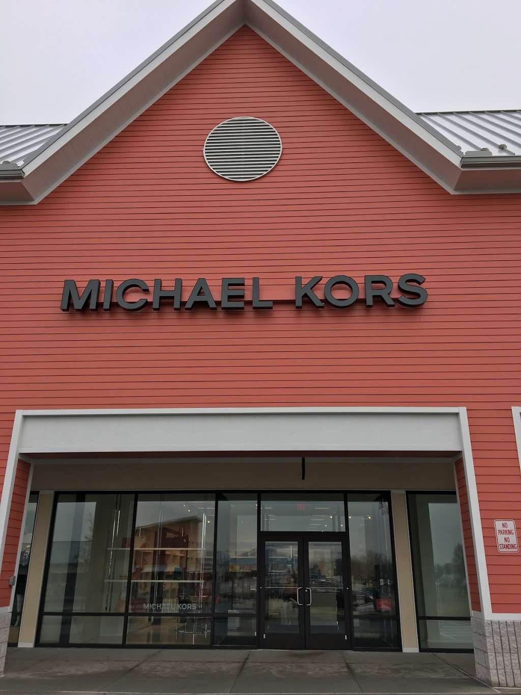 Michael Kors Outlet | 1200 Stanley K Tanger Dr #1200, Lancaster, PA 17602, USA | Phone: (717) 299-5276