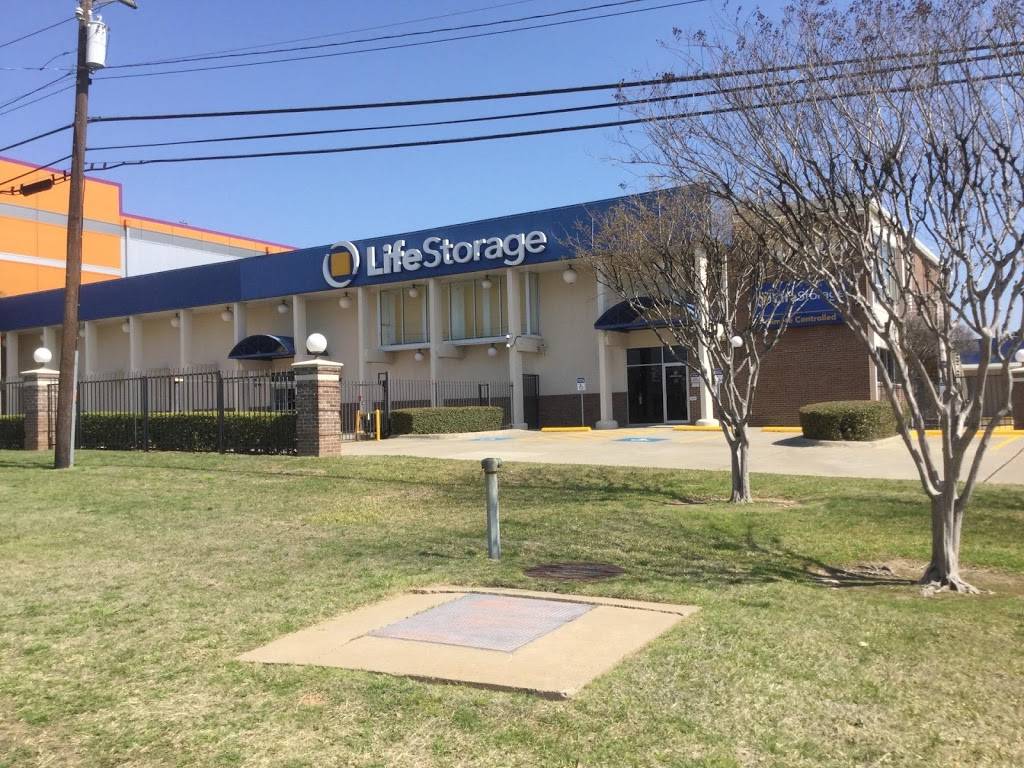 Life Storage - Dallas | 4640 Harry Hines Blvd, Dallas, TX 75235, USA | Phone: (214) 638-4640