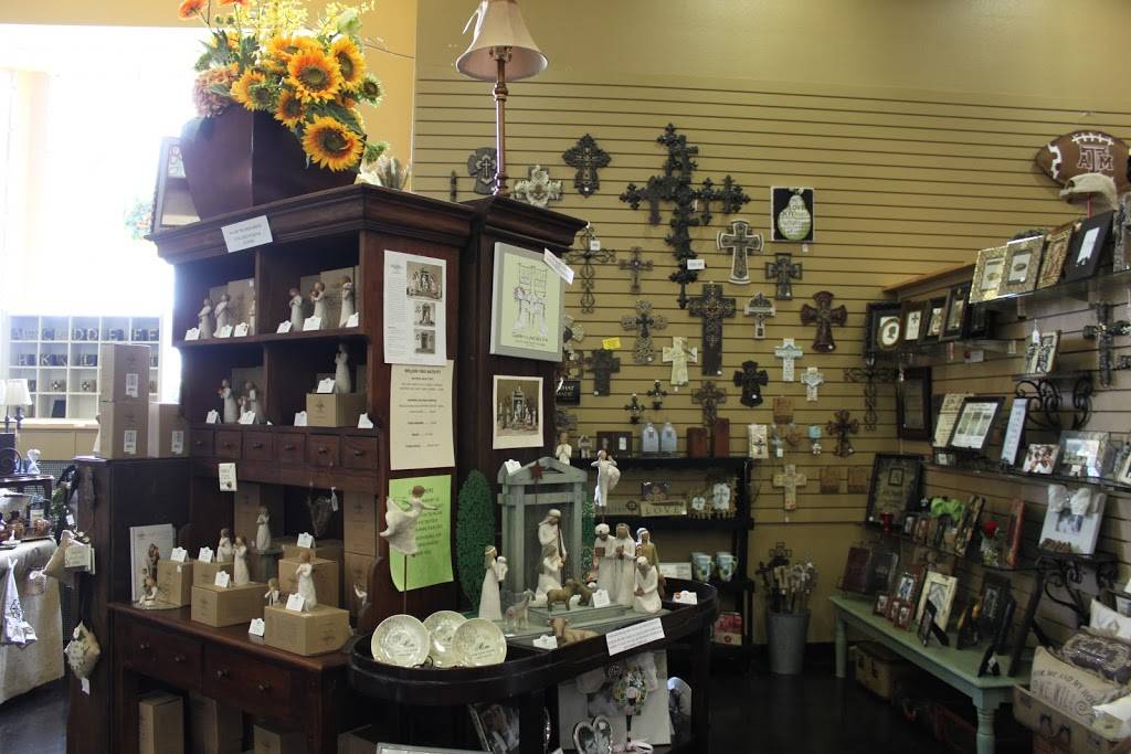 Roanoke Pharmacy and Gift Shop | 207 Byron Nelson Blvd, Roanoke, TX 76262, USA | Phone: (817) 491-9111