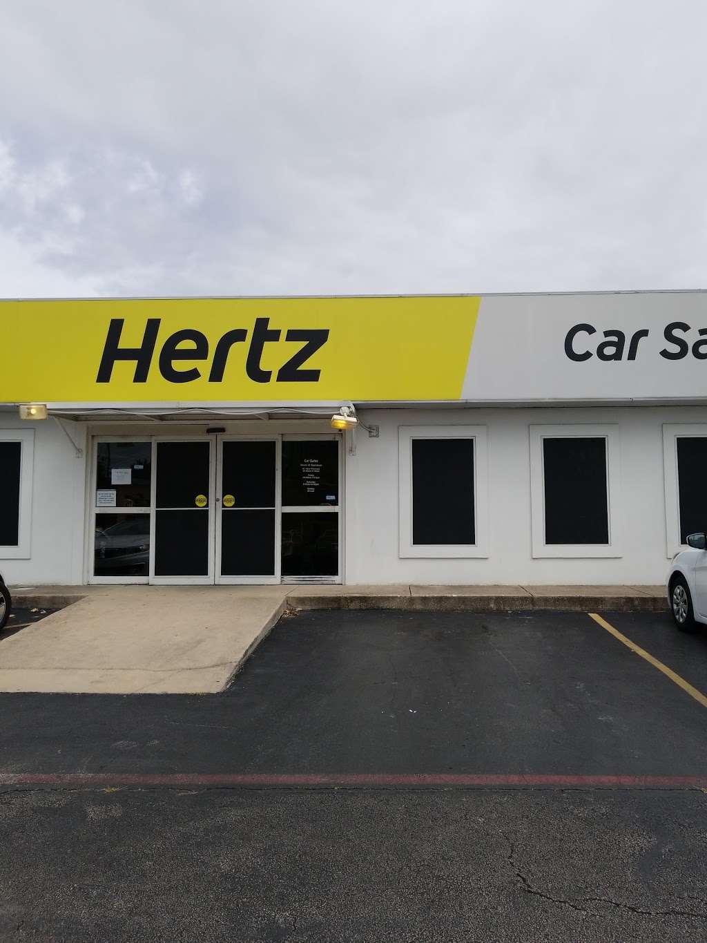 Hertz | 3326 W Mockingbird Ln, Dallas, TX 75235, USA | Phone: (214) 358-8950