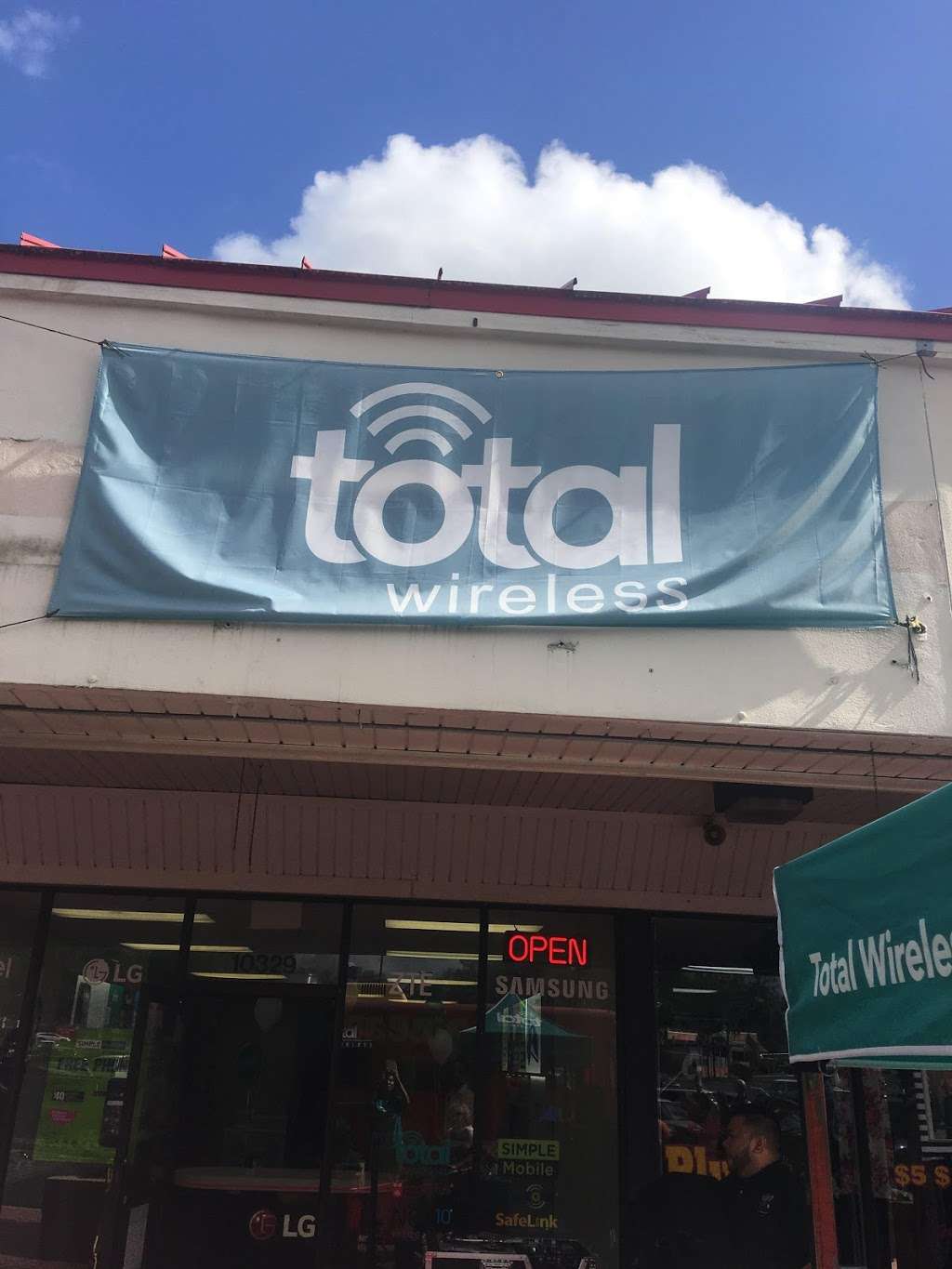 Total Wireless Store | 10329 US-441, Belleview, FL 34420, USA | Phone: (352) 693-3048
