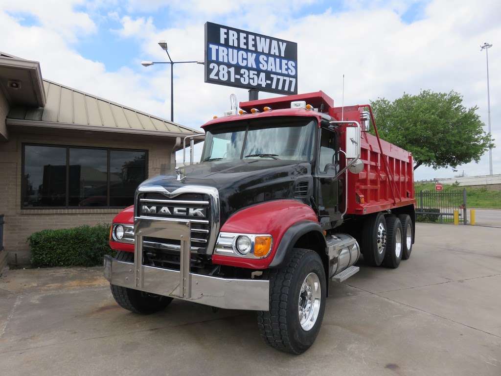 Freeway Truck Sales | 8022 East Fwy, Houston, TX 77029, USA | Phone: (281) 354-7777