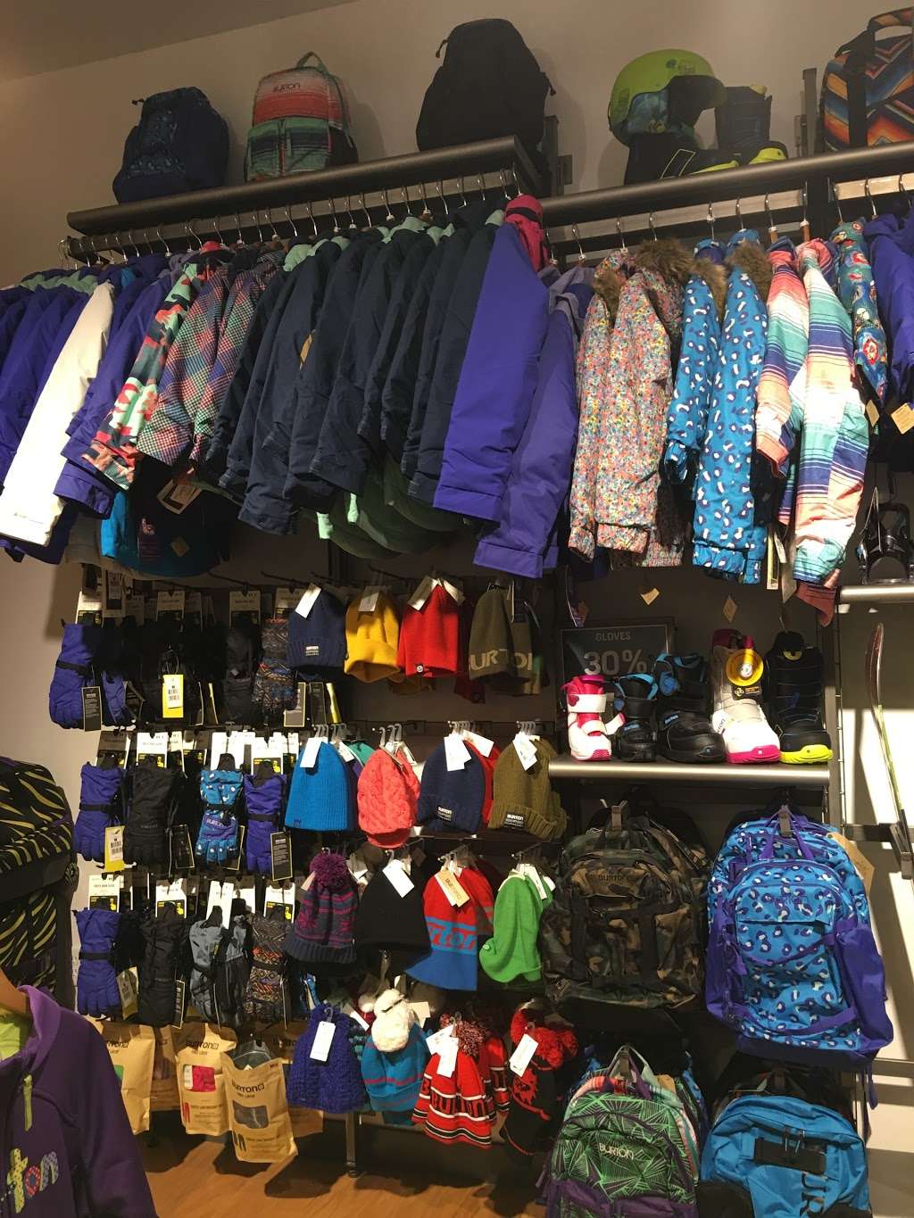 Burton Snowboards Outlet Store | 135 Marigold Ct, Central Valley, NY 10917, USA | Phone: (845) 789-5600