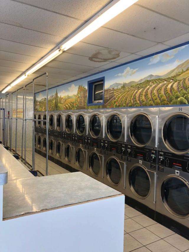 Speedwash Laundromat and Water Store | 1708 W Chapman Ave, Orange, CA 92868, USA | Phone: (657) 282-0055
