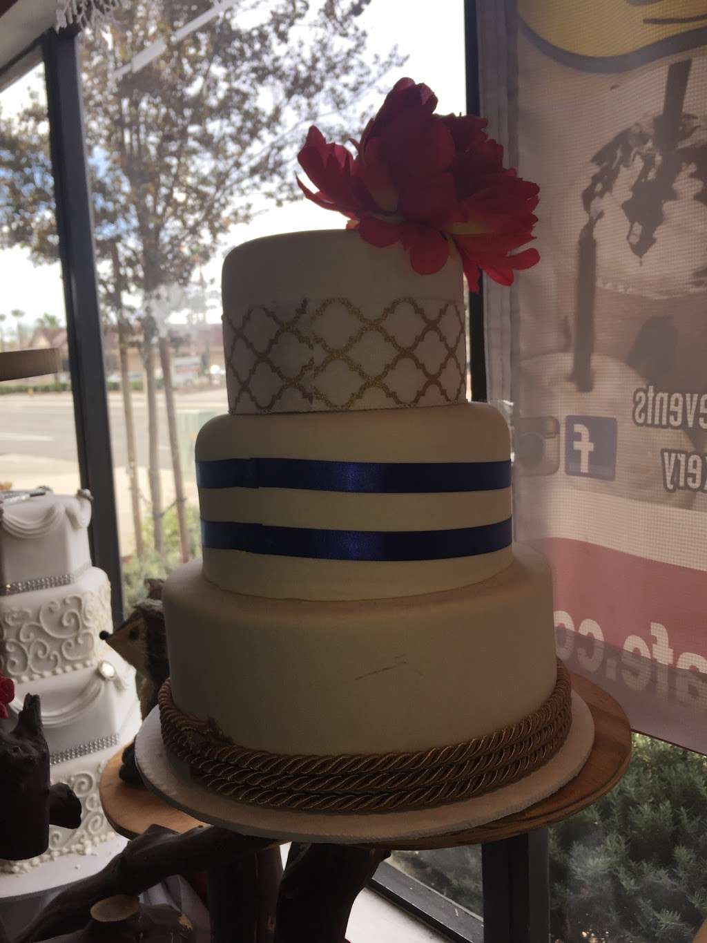 Queen of Cakes and Cafe | 1281 N Santa Fe Ave, Vista, CA 92084, USA | Phone: (760) 726-4760