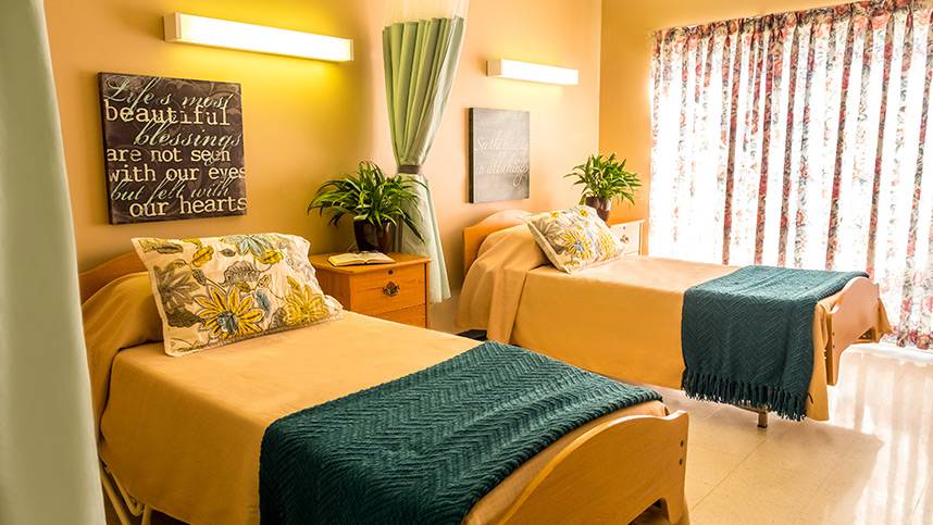 Catered Manor Nursing Center | 4010 N Virginia Rd, Long Beach, CA 90807, USA | Phone: (562) 426-0394