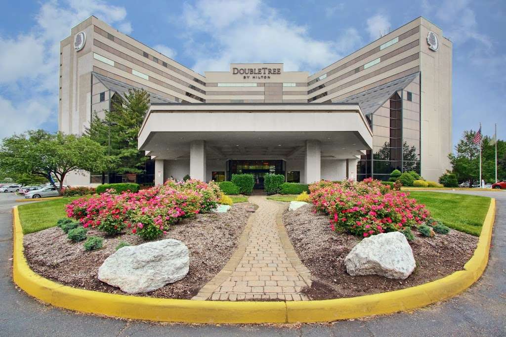 DoubleTree by Hilton Hotel Newark Airport | 128 Frontage Rd, Newark, NJ 07114, USA | Phone: (973) 690-5500