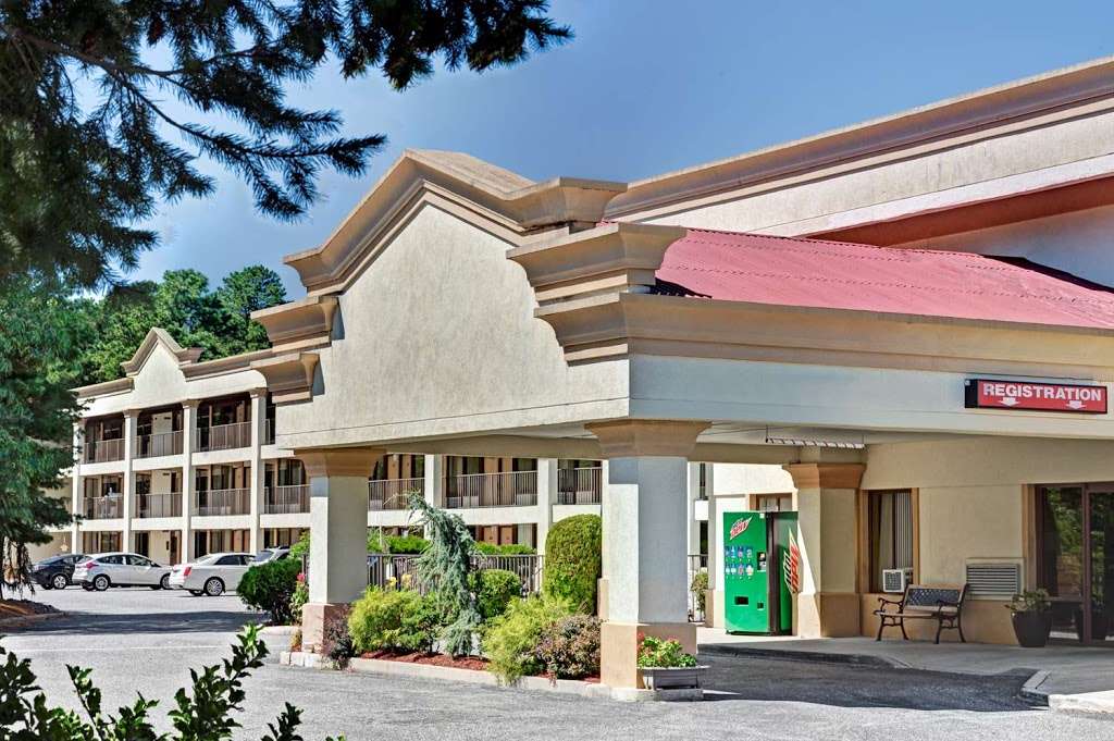 Days Inn by Wyndham Absecon-Atlantic City | 224 E White Horse Pike, Galloway, NJ 08205, USA | Phone: (609) 652-2200