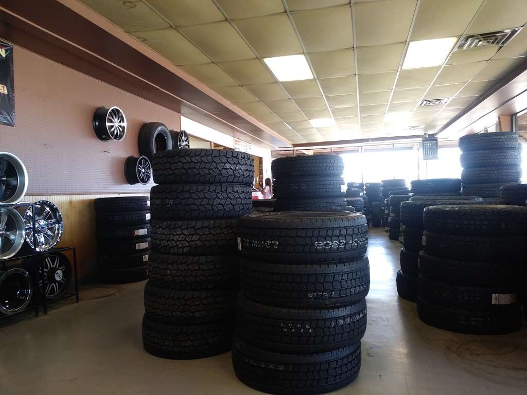 Taylorsville Tire Inc | 11620 US-31, Edinburgh, IN 46124, USA | Phone: (812) 526-0558