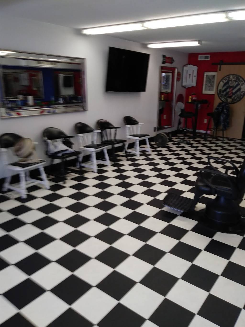 Razors Edge | 327 W Central Ave, Andover, KS 67002, USA | Phone: (316) 708-2897