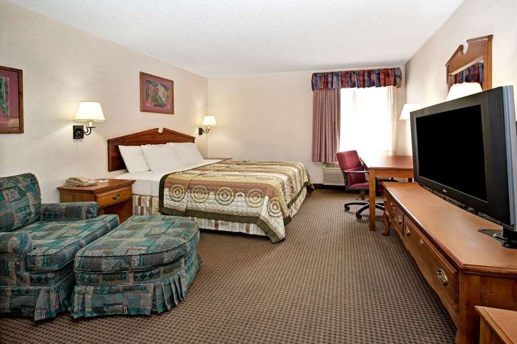 Days Inn & Suites by Wyndham Denver International Airport | 7030 Tower Rd, Denver, CO 80249 | Phone: (303) 800-3178