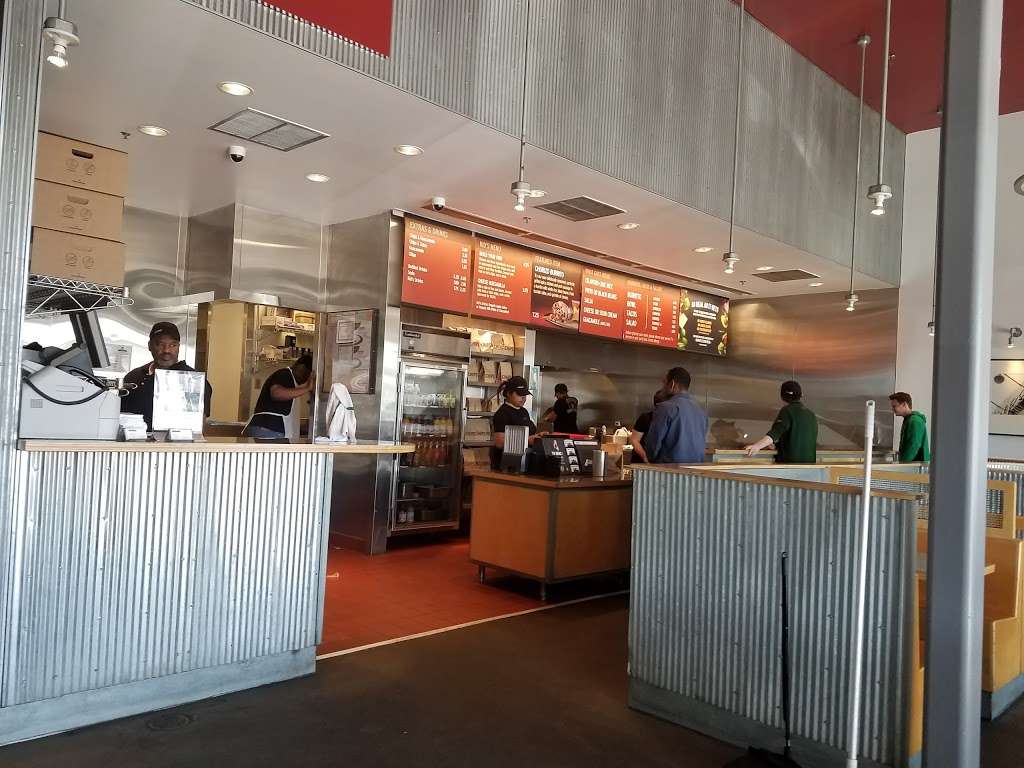 Chipotle Mexican Grill | 176 Providence Hwy, Dedham, MA 02026, USA | Phone: (781) 329-2332