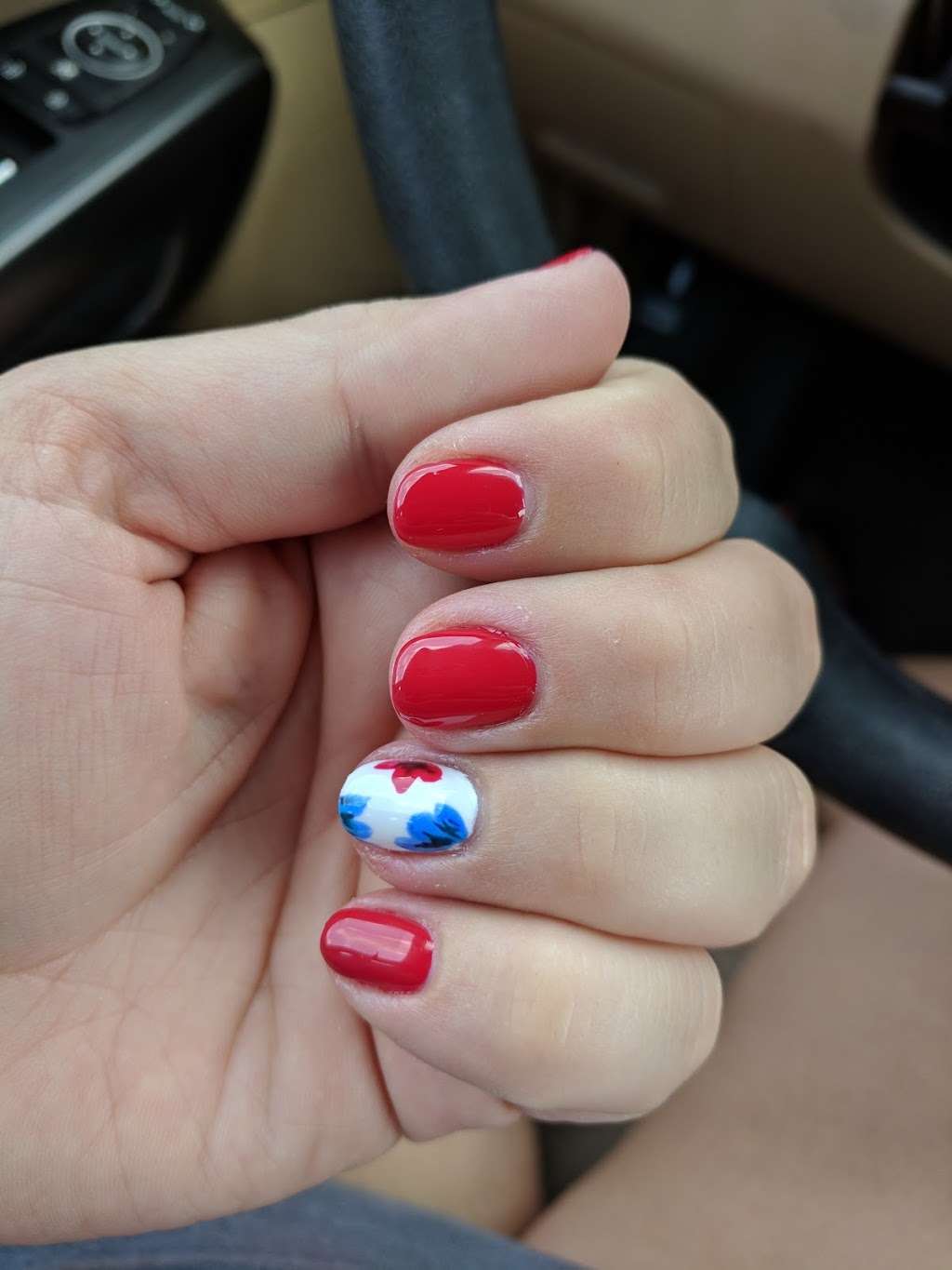 Swan Nails | 231 E Oak St, Watseka, IL 60970, USA | Phone: (815) 432-1716